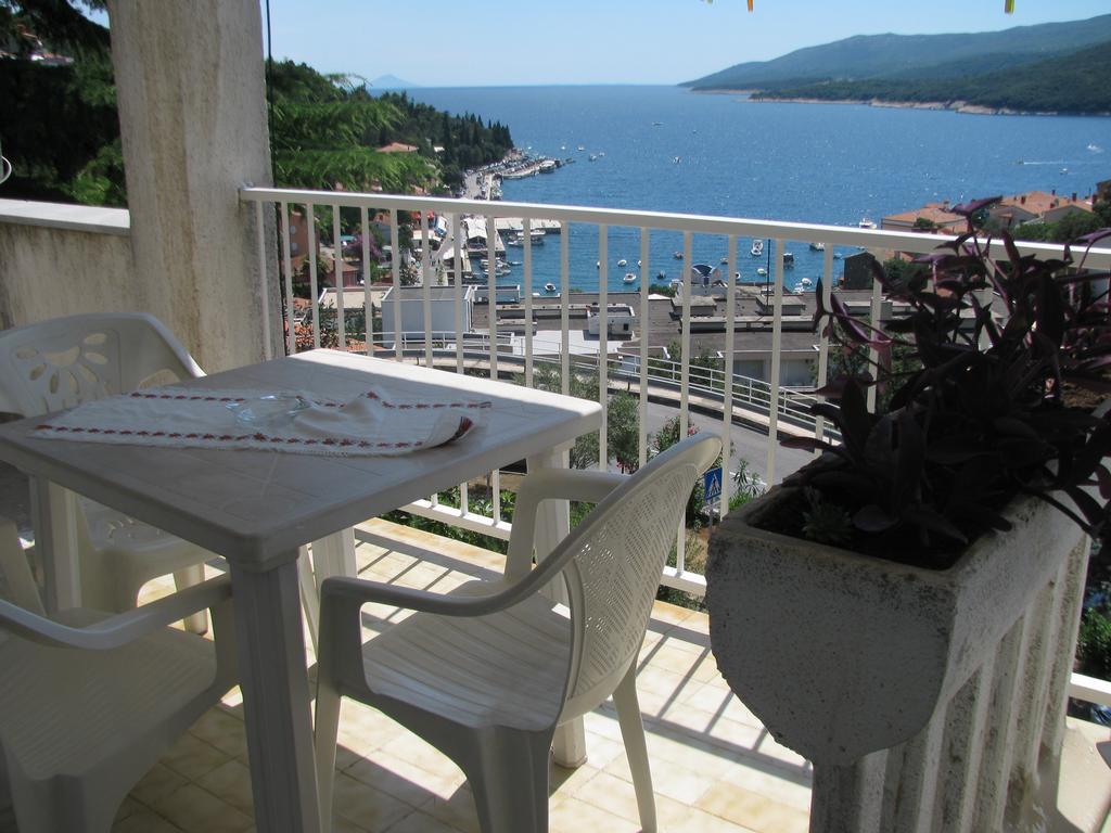 Apartments E And J Rabac Extérieur photo